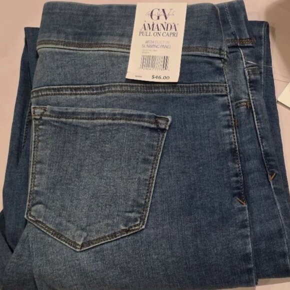 Women's Gloria Vanderbilt Amanda Pull-On Capri Pants Color: Essen Size: 10 - Picture 2 of 4